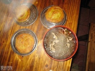 肥腸粉配鍋魁，川味小吃的最佳拍檔，吃過(guò)的人都說(shuō)好